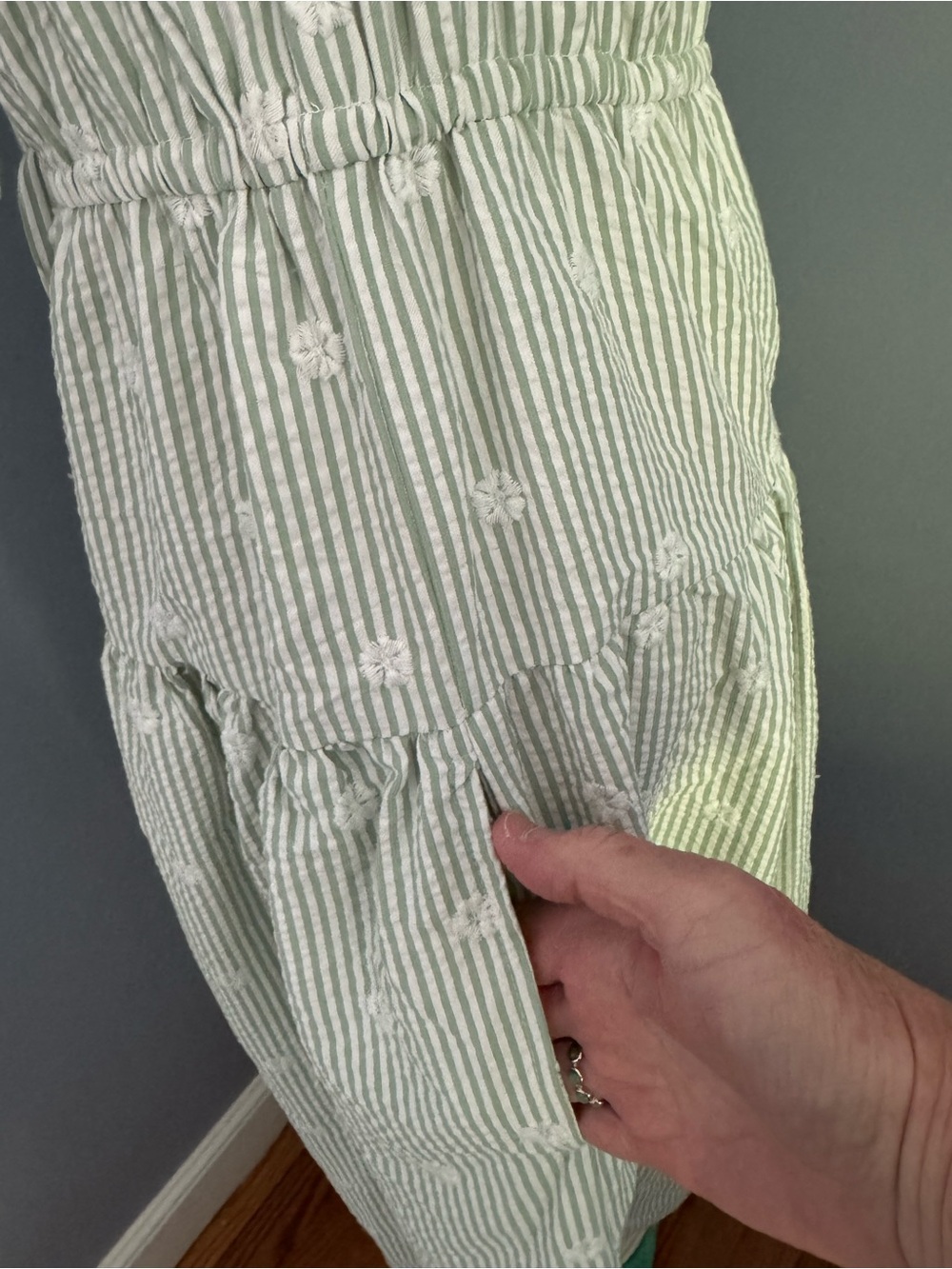 🆕 Light Green and White Striped Seersucker Maxi Dress w/embroidered Flowers - Picture 4 of 12